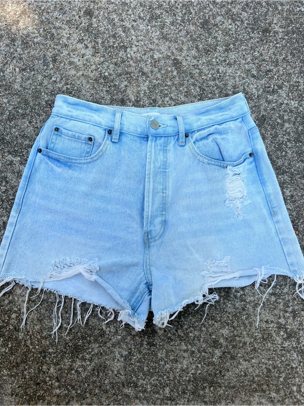 NWT PacSun Ultra High Rise Vintage Denim Shorts Light Wash Distressed Size 27
